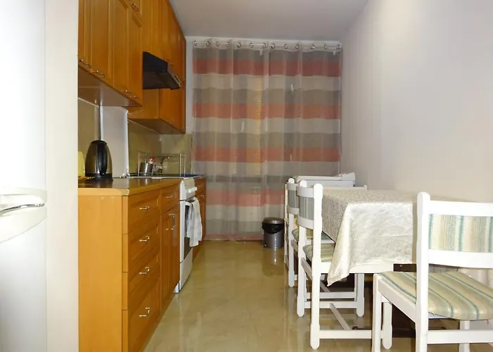 Jasmin White Apartment