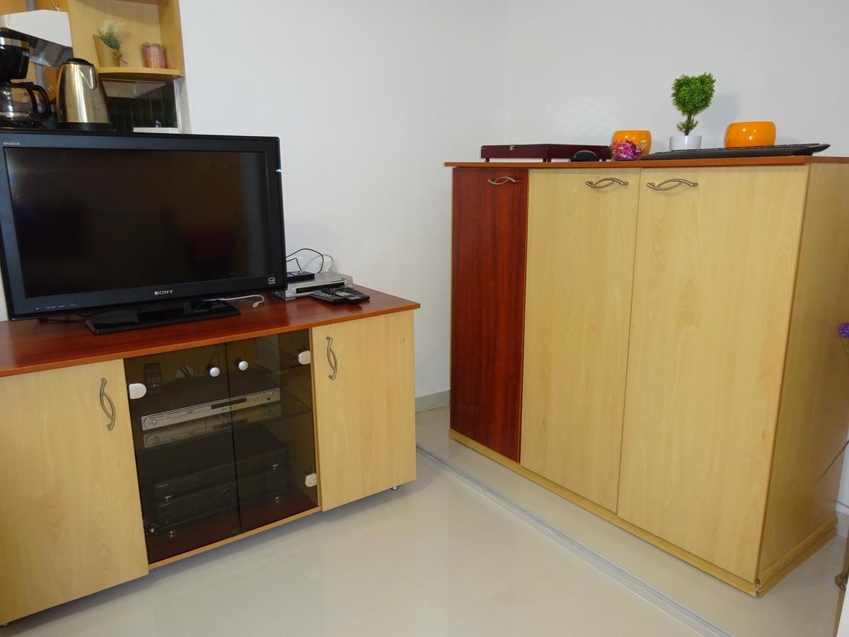 Jasmin White Apartment *